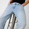 G16 Straight Jeans