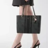 Noelle Shopper